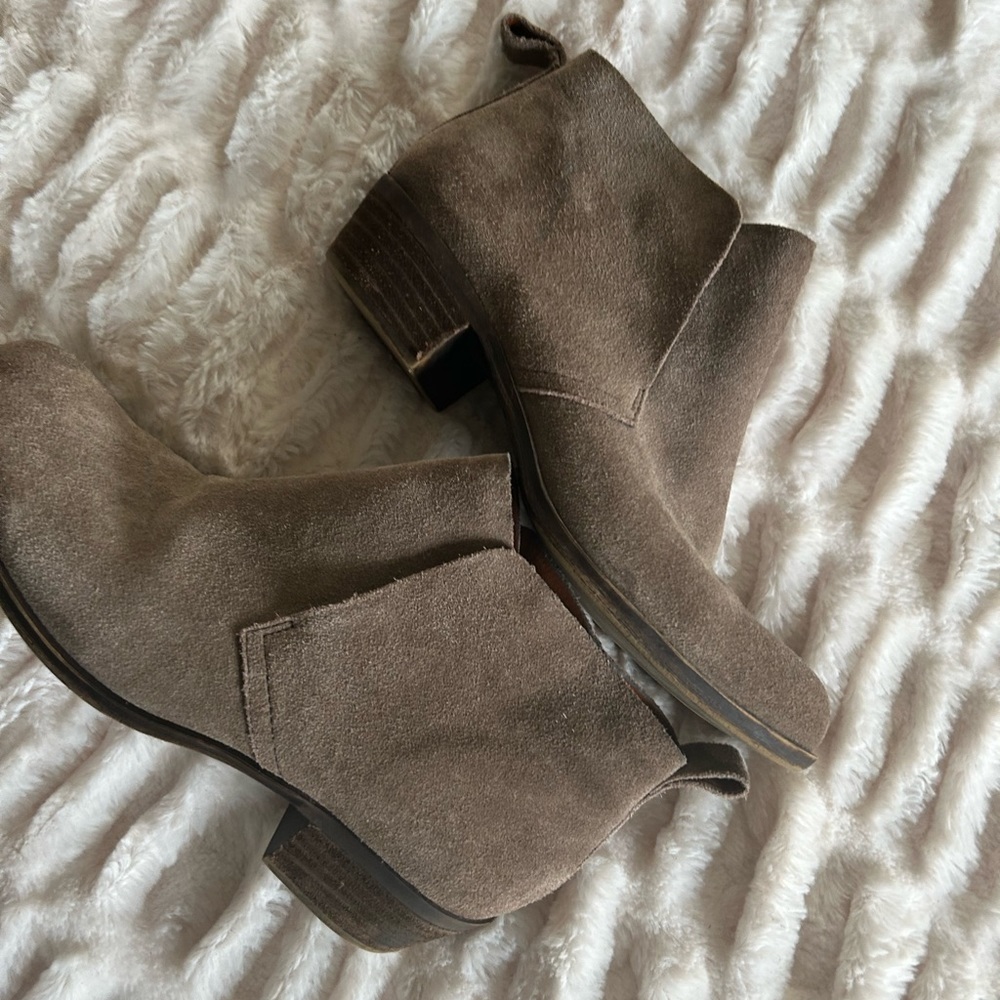 Lucky booties tan suede pull on size 8.5